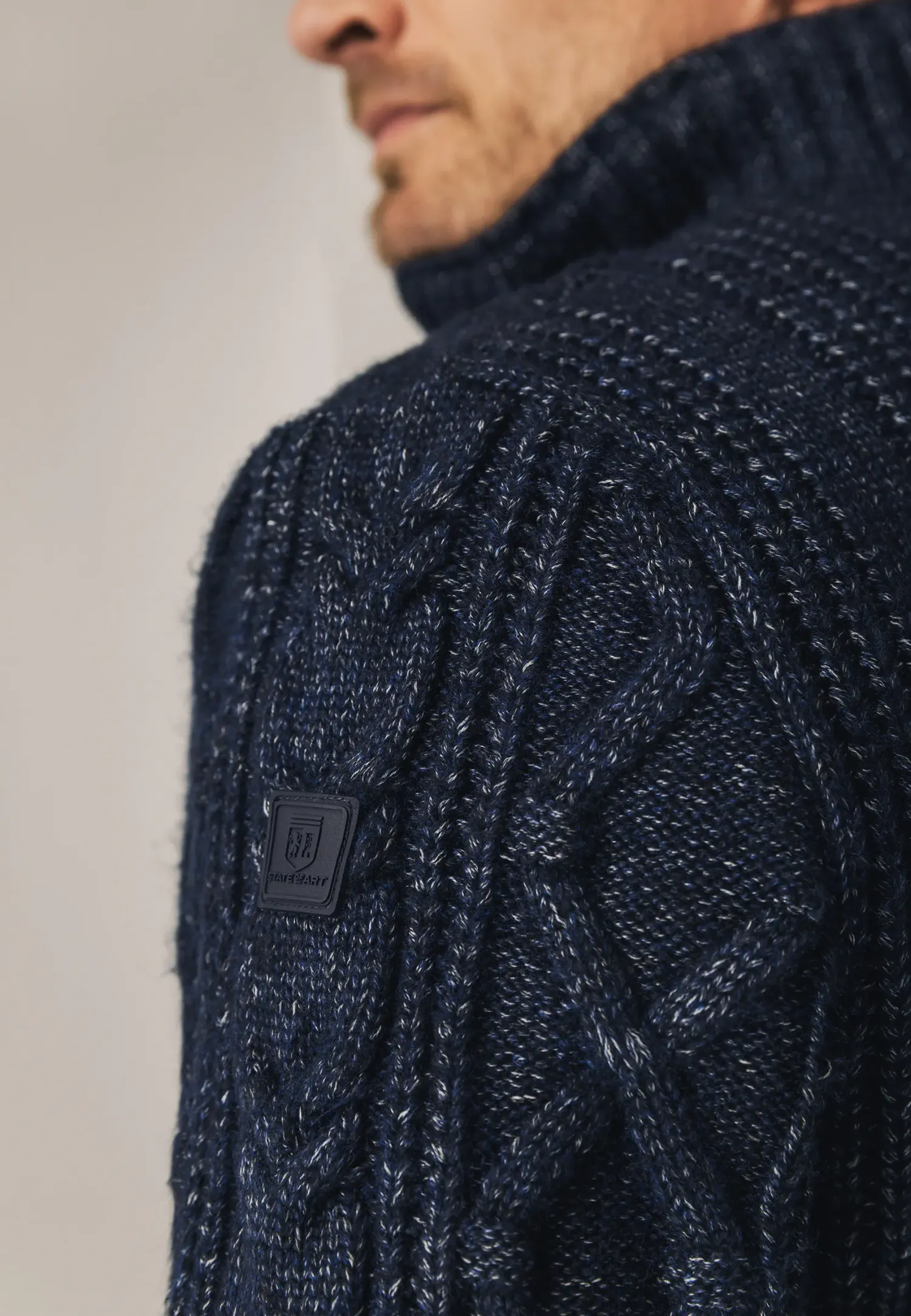 Grofgebreid vest met kabelpatroon-State of Art Hot